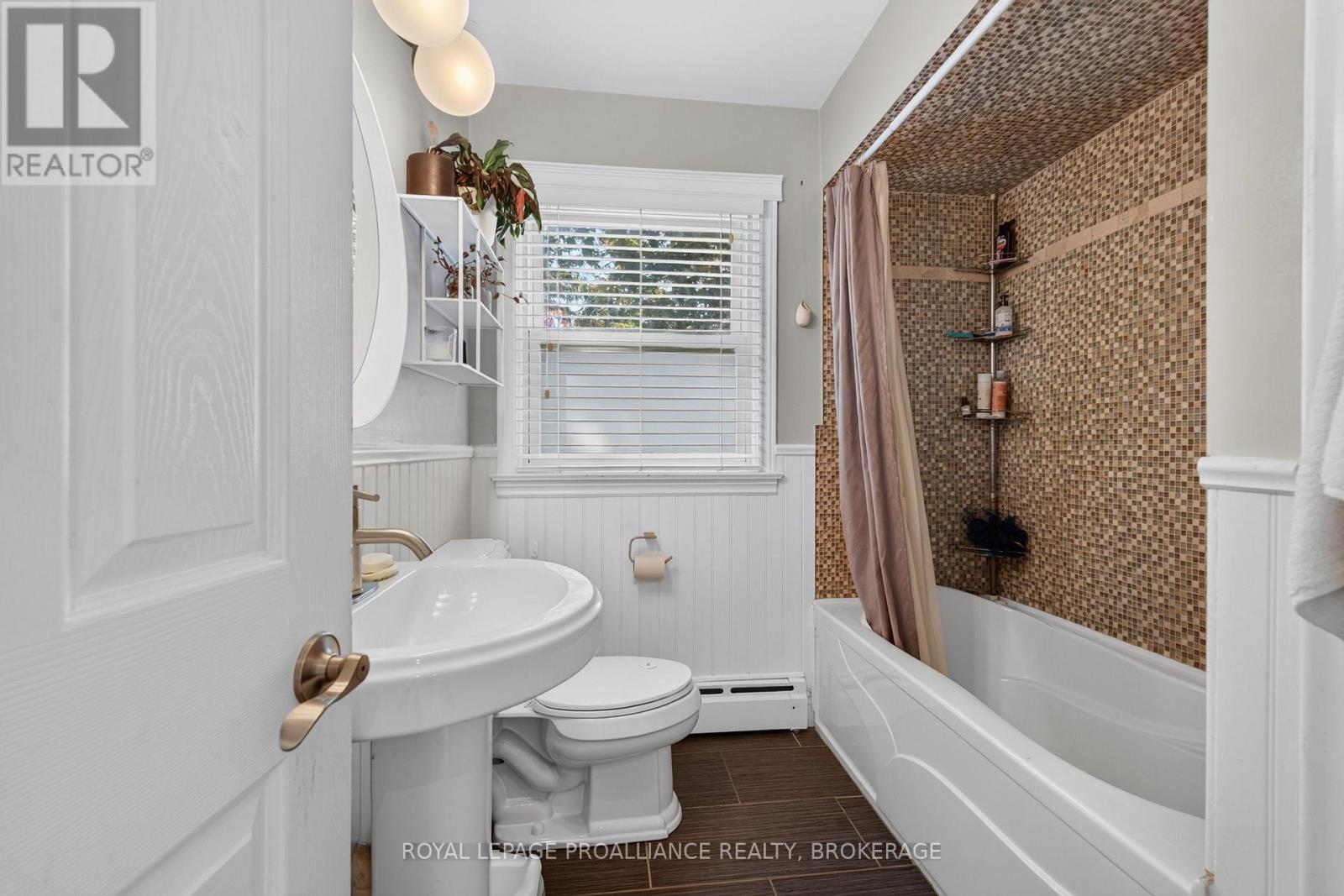 27 ELIZABETH AVENUE - 19