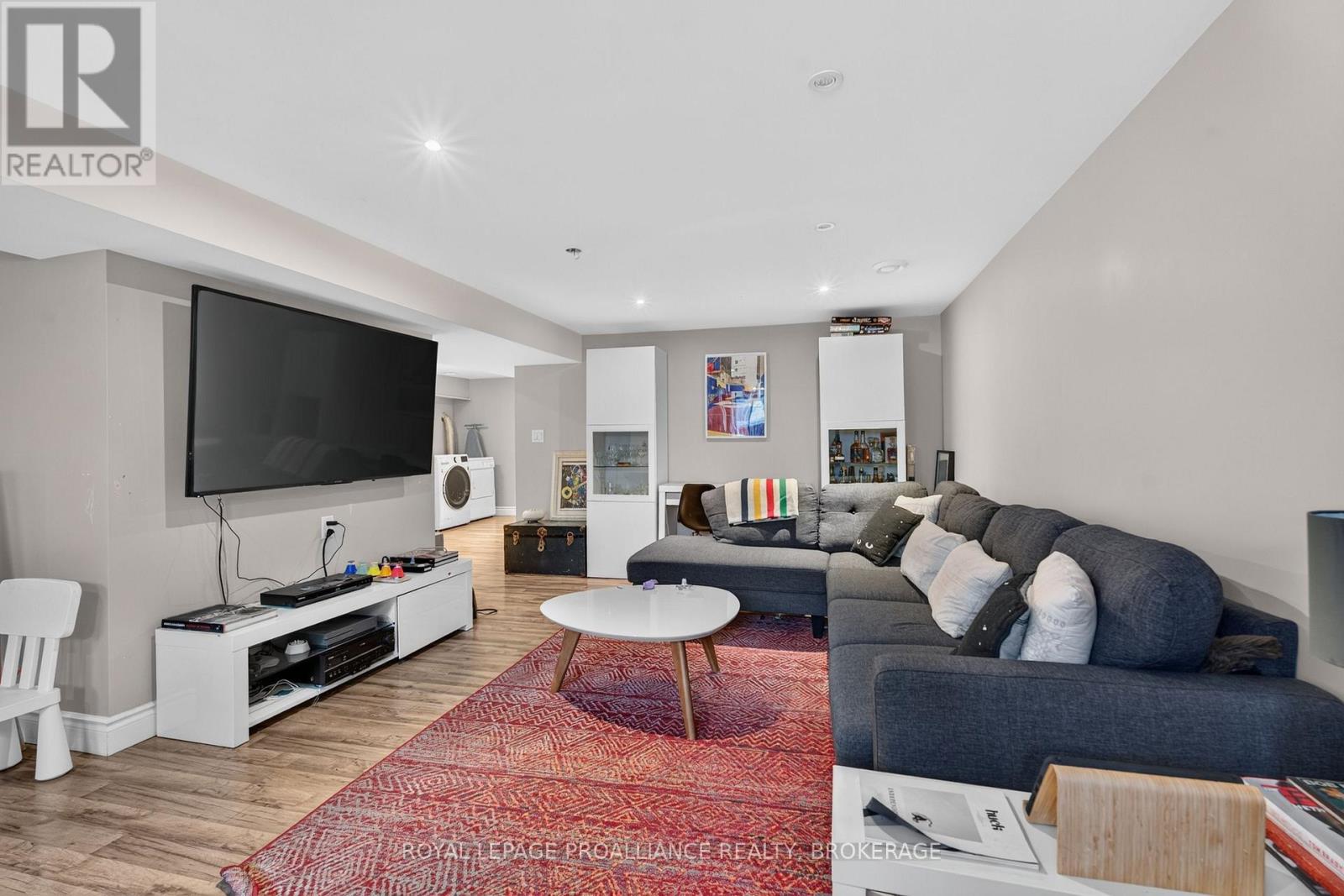 27 ELIZABETH AVENUE - 22