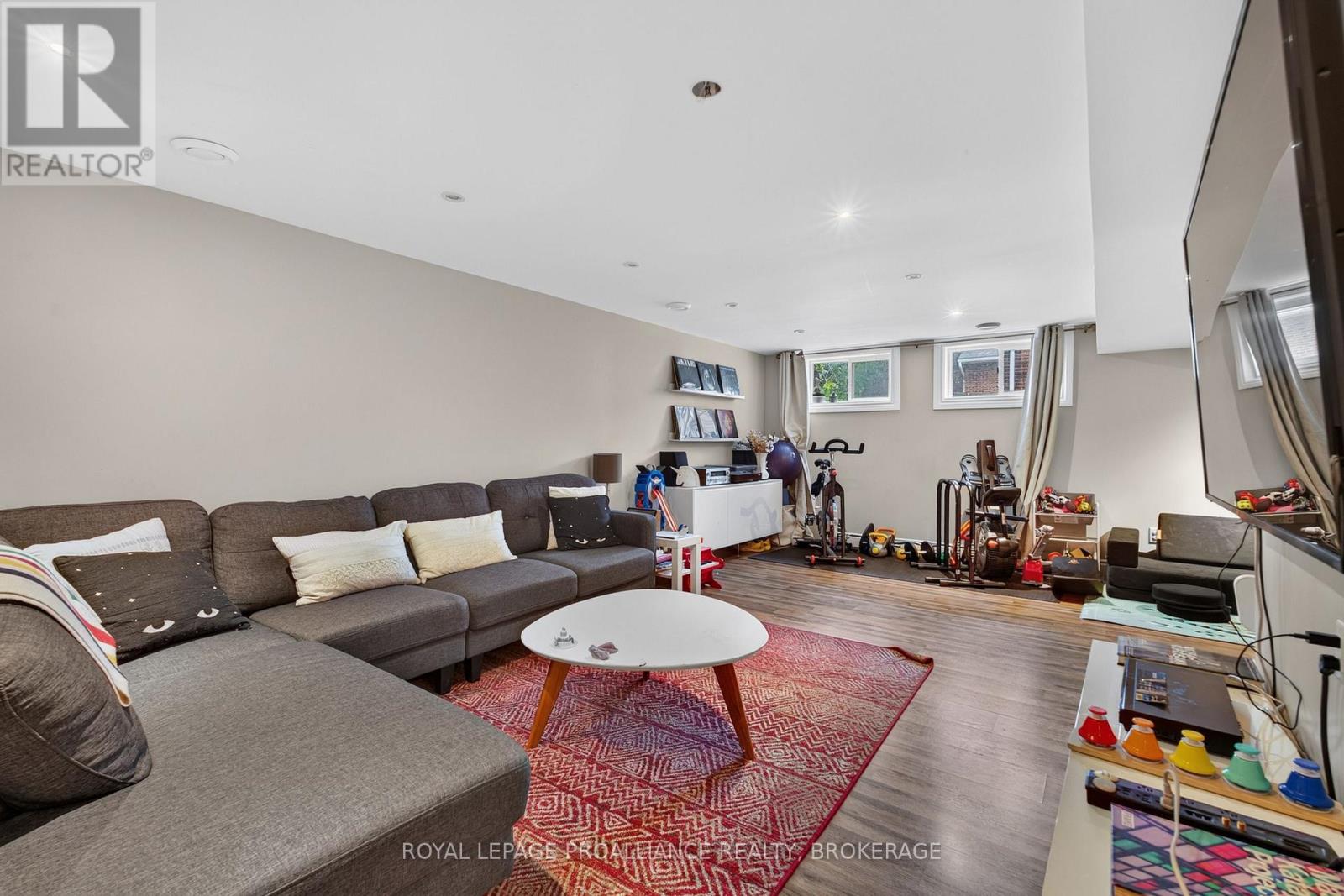 27 ELIZABETH AVENUE - 23