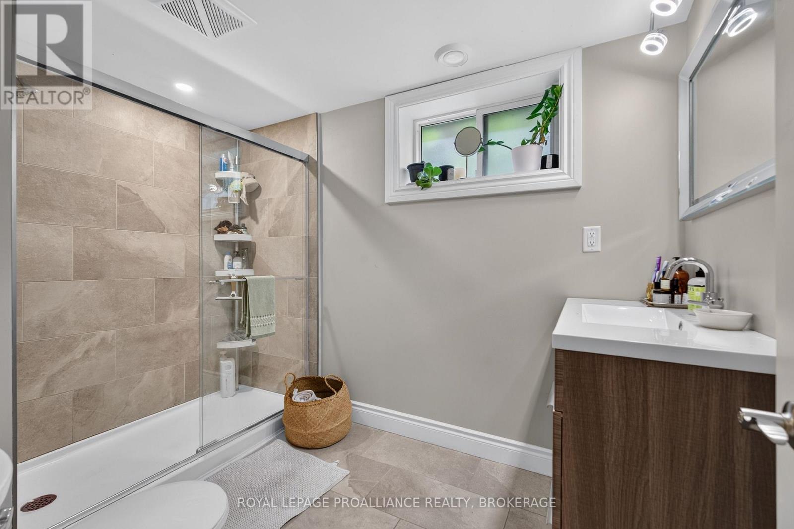 27 ELIZABETH AVENUE - 26