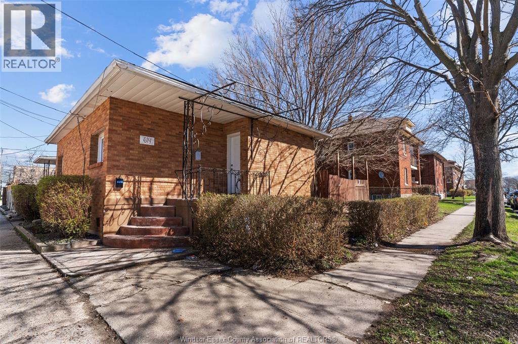 614 ELLIOTT STREET East - 1