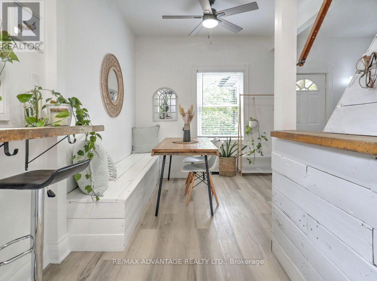 272 ELGIN STREET - 11