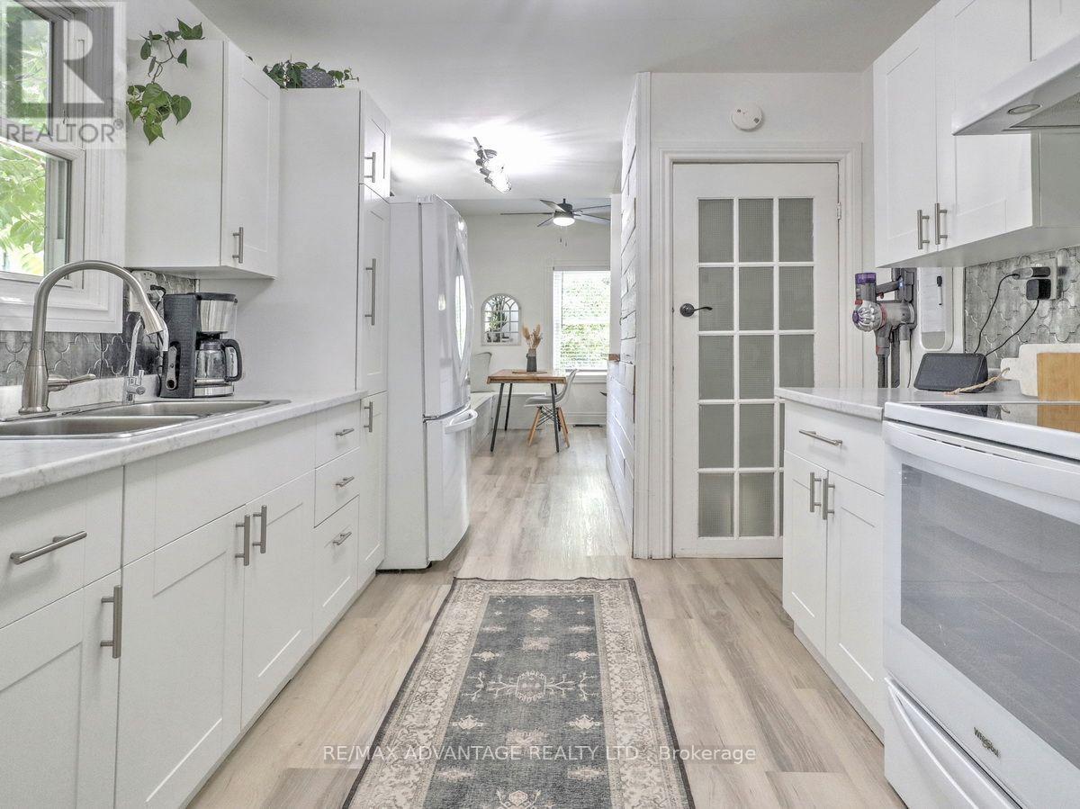 272 ELGIN STREET - 12