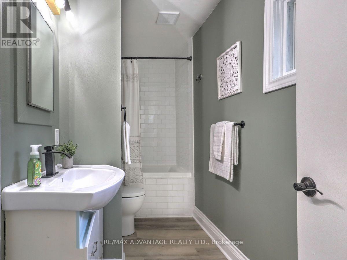 272 ELGIN STREET - 23