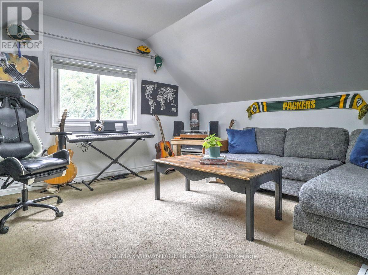 272 ELGIN STREET - 27