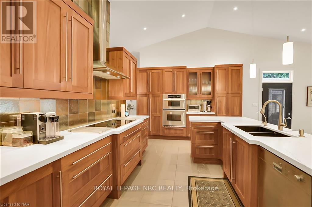 16 SPRING GARDEN BOULEVARD - 10