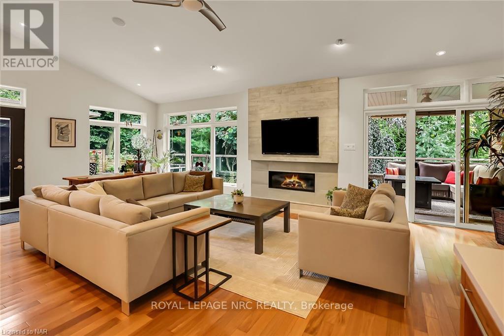 16 SPRING GARDEN BOULEVARD - 15