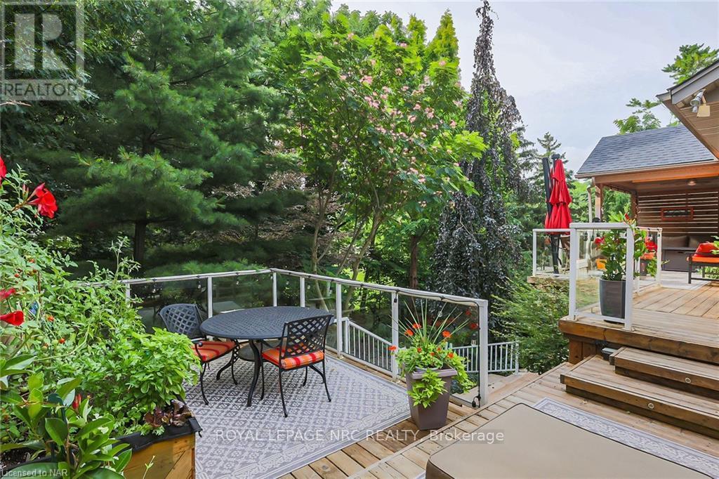16 SPRING GARDEN BOULEVARD - 44