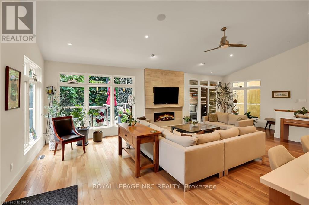 16 SPRING GARDEN BOULEVARD - 9