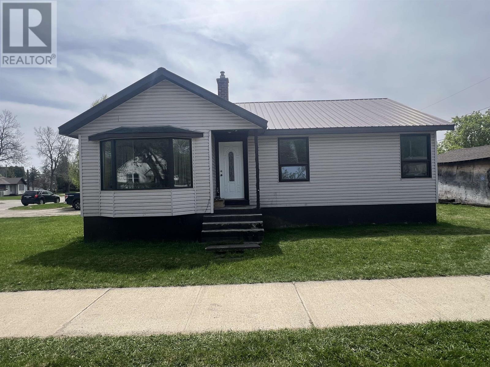 101 Pine CRES - 1
