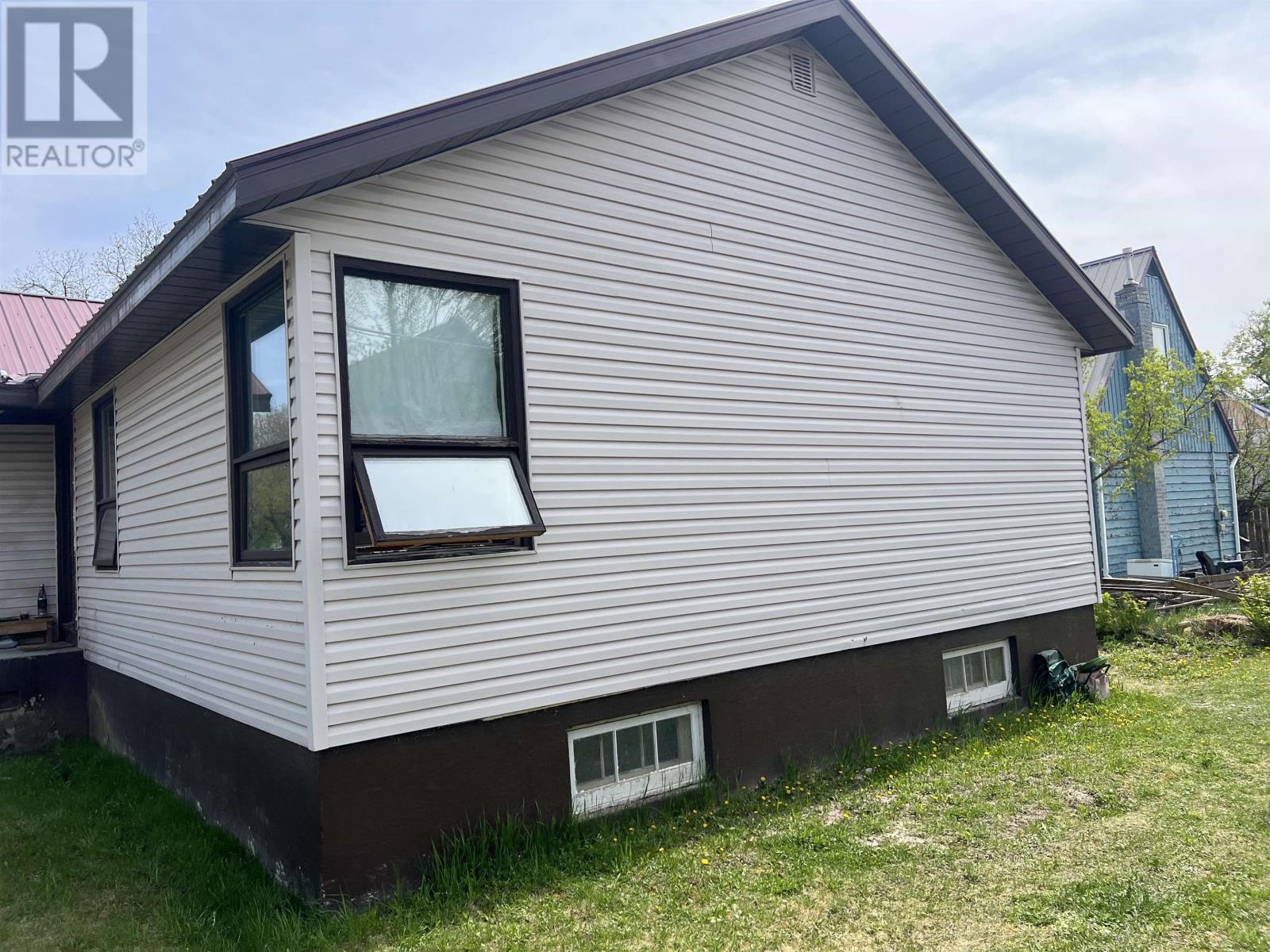 101 Pine CRES - 3