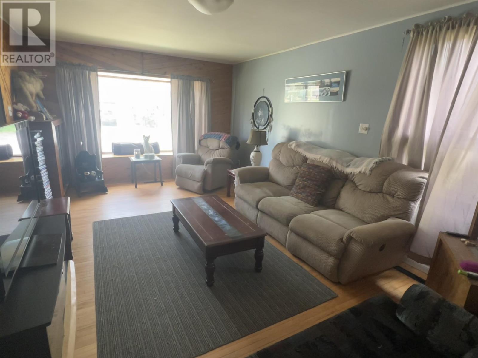 101 Pine CRES - 4