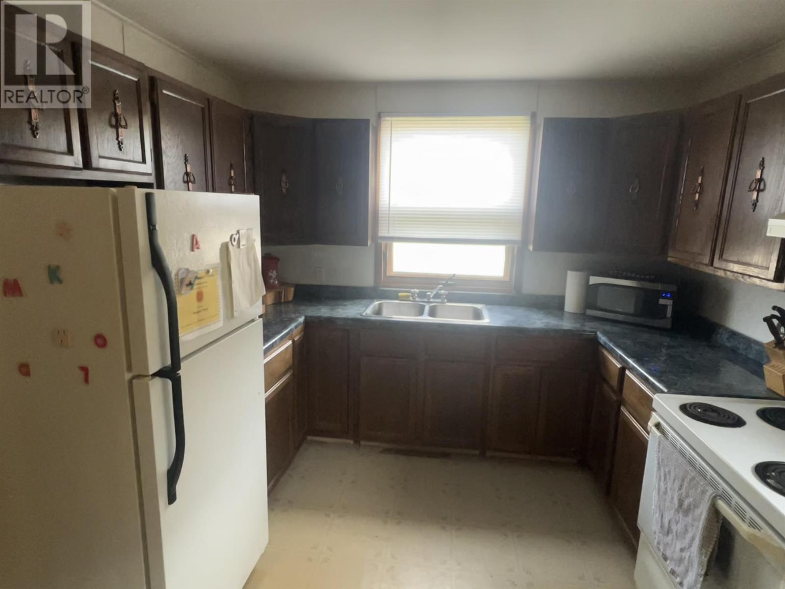101 Pine CRES - 6