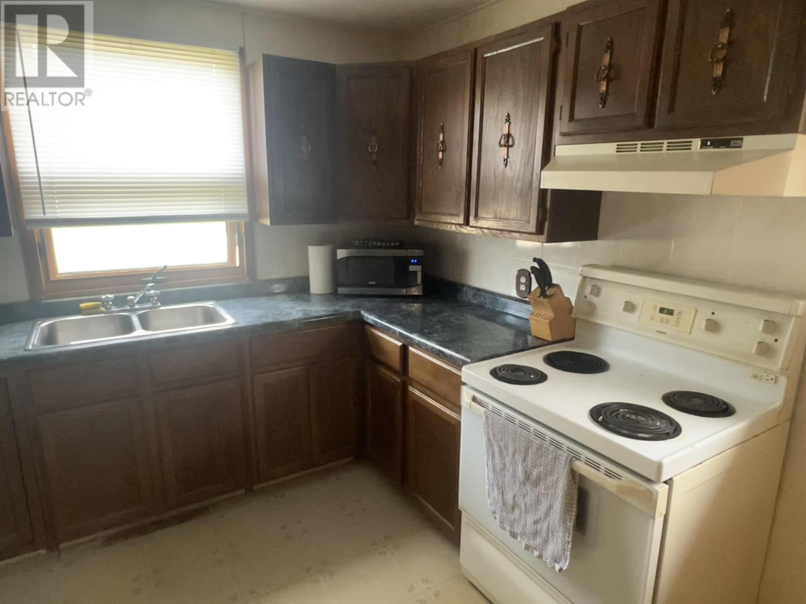 101 Pine CRES - 7