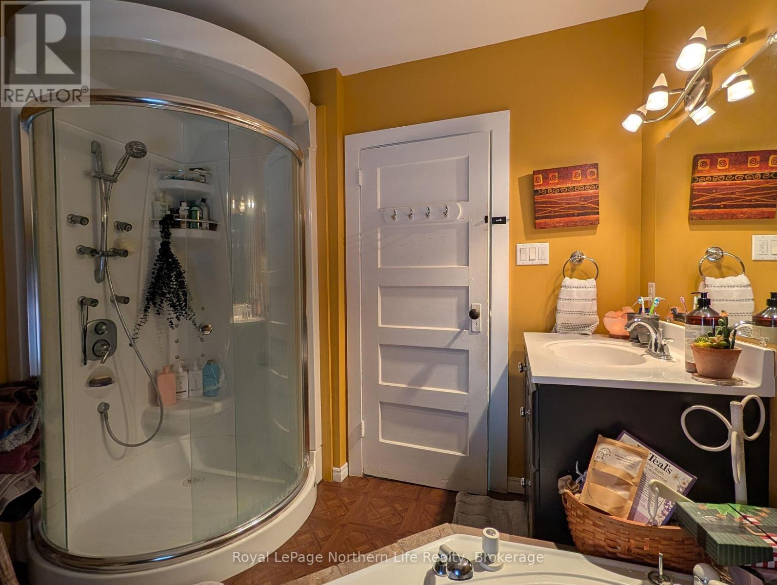758 LAKE SHORE ROAD - 36