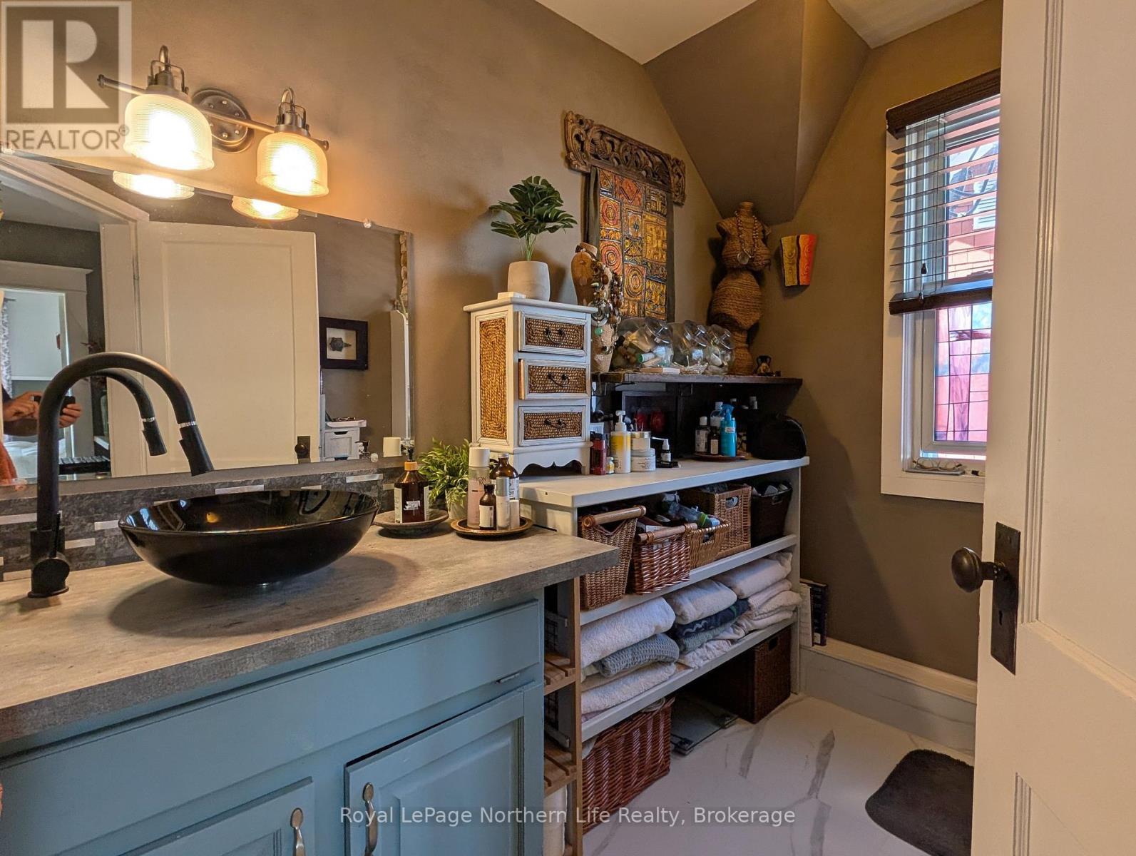 758 LAKE SHORE ROAD - 38