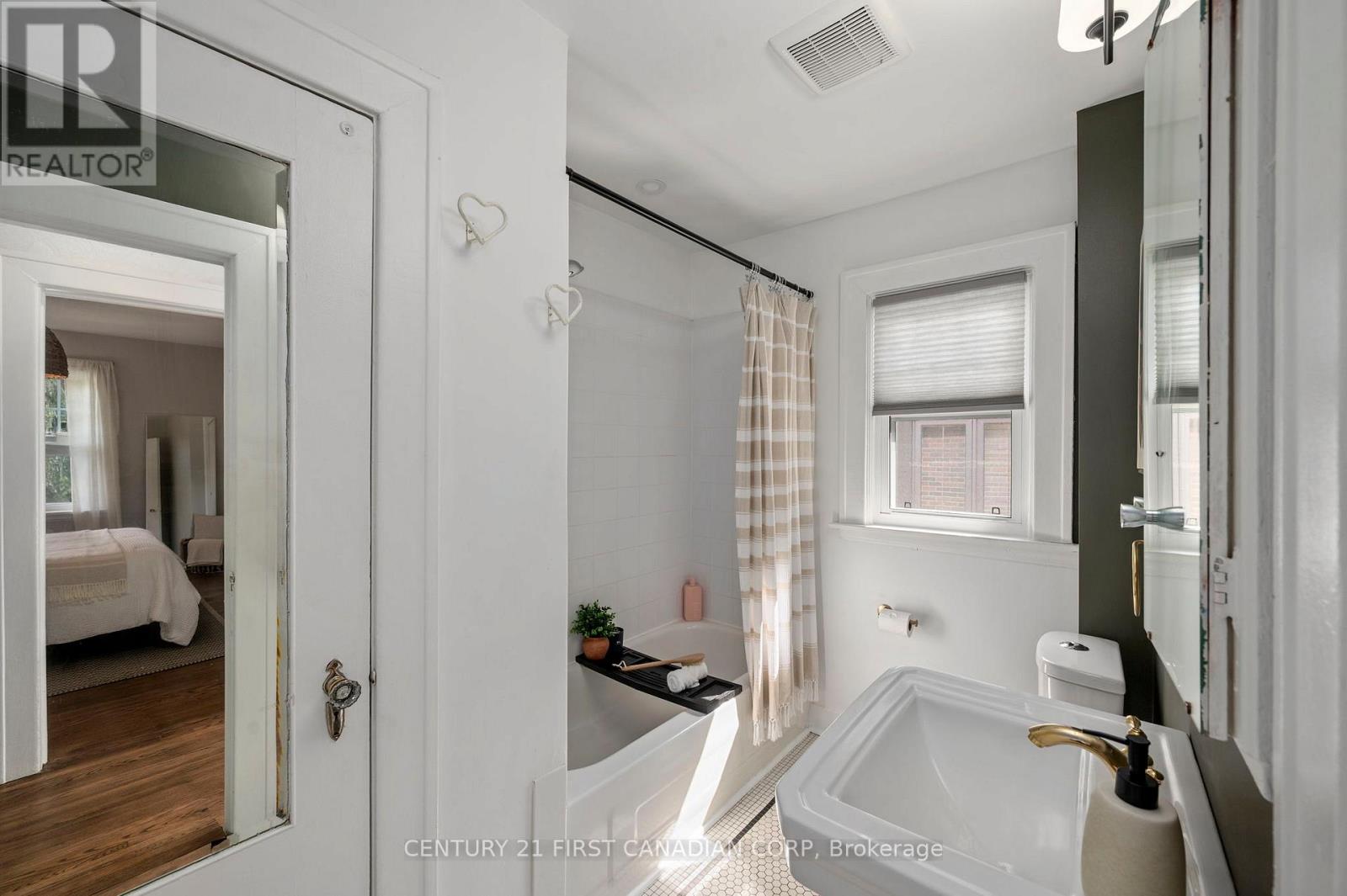398 VICTORIA STREET - Image 29