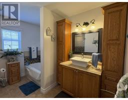 2 Crimson Avenue thumbnail 33