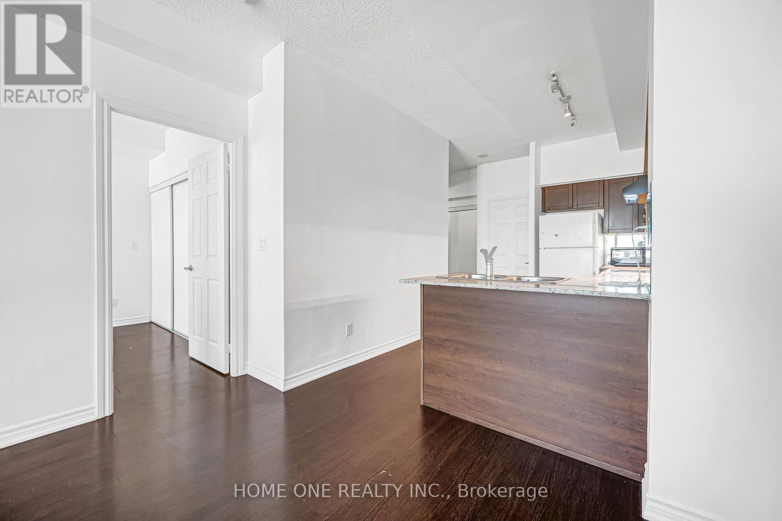 #2604 761 BAY STREET - 16