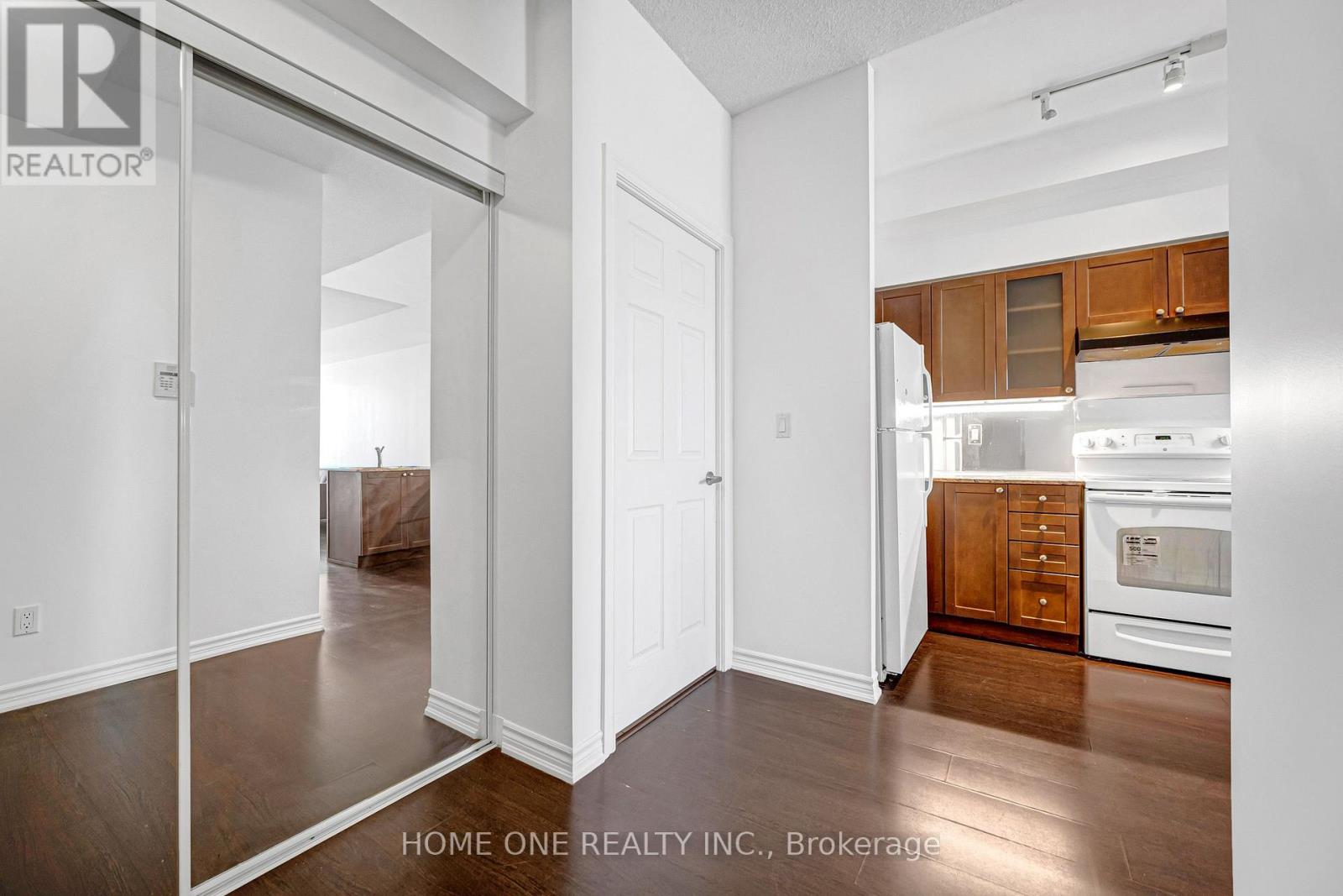 #2604 761 BAY STREET - 9