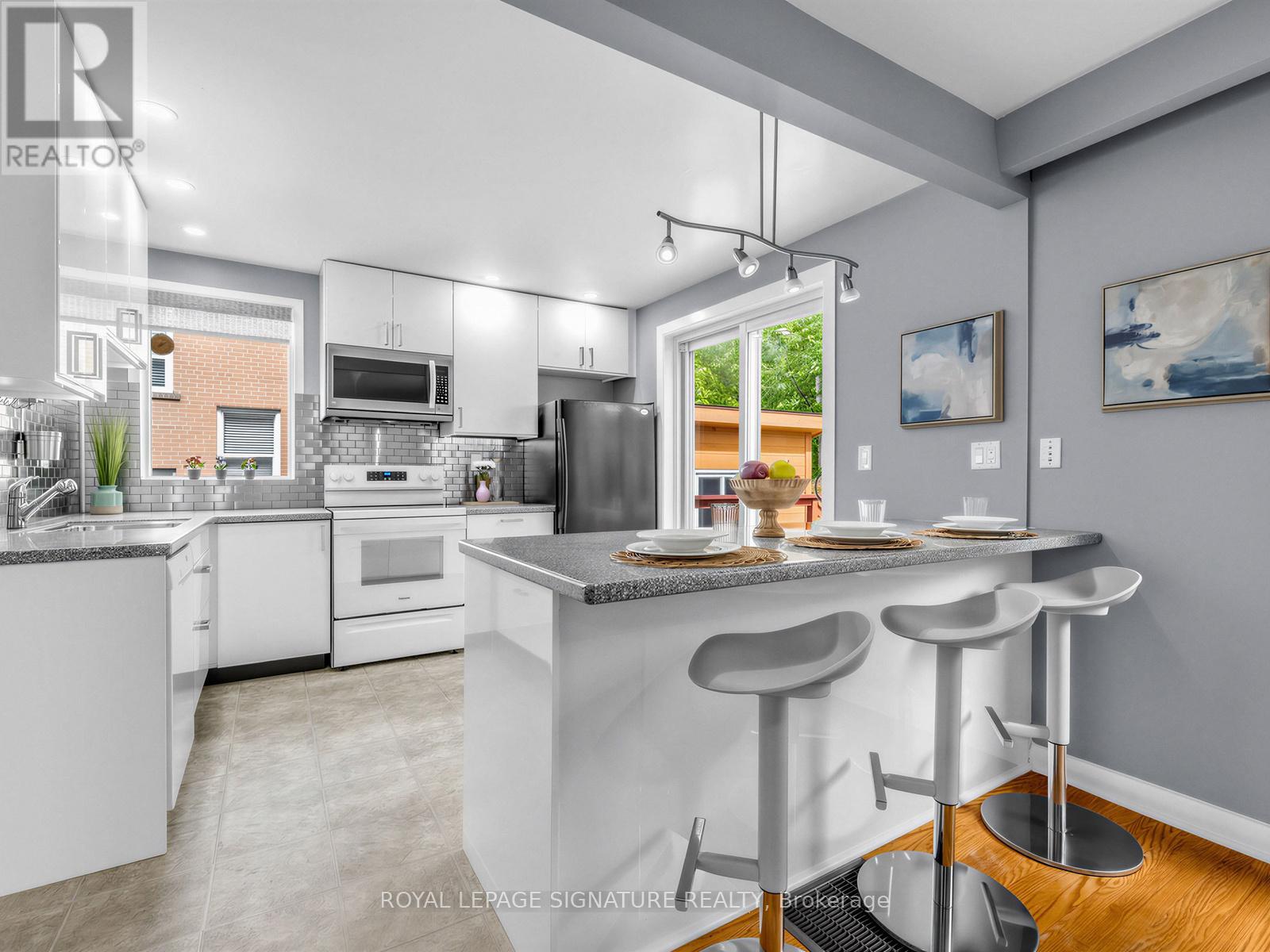 46 PLATEAU CRESCENT - 15