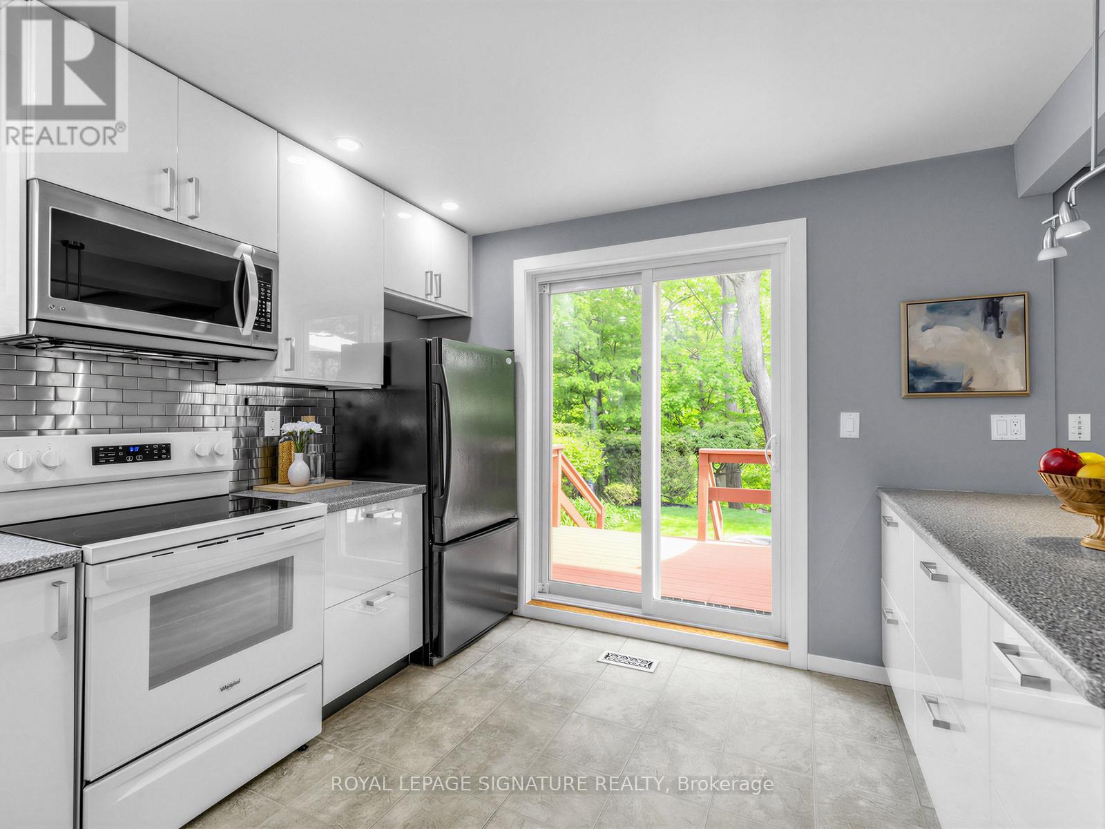 46 PLATEAU CRESCENT - 18