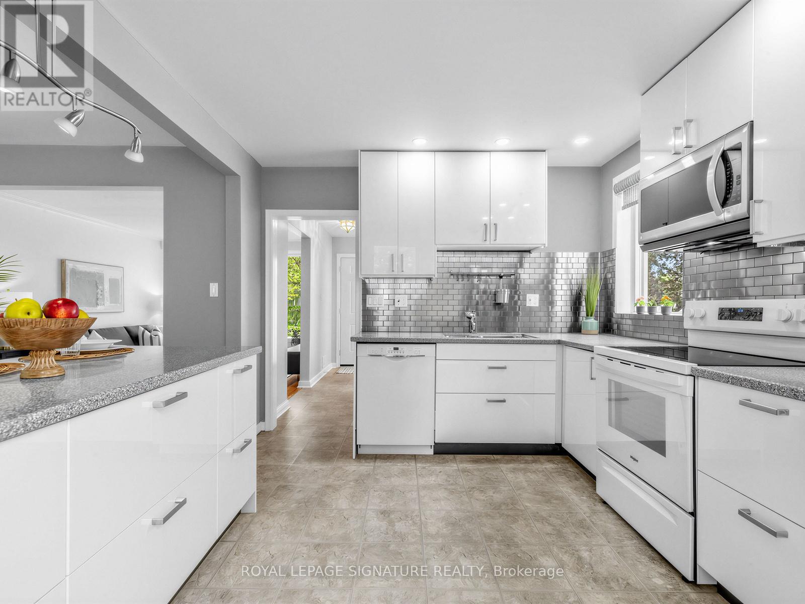 46 PLATEAU CRESCENT - 19
