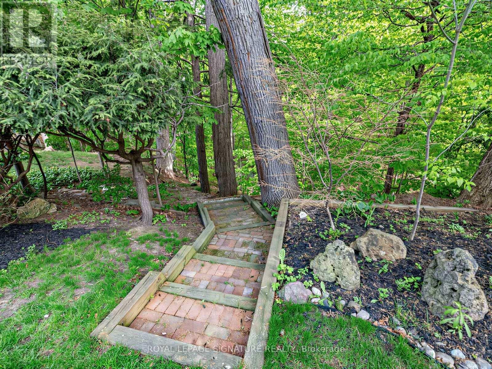 46 PLATEAU CRESCENT - 31