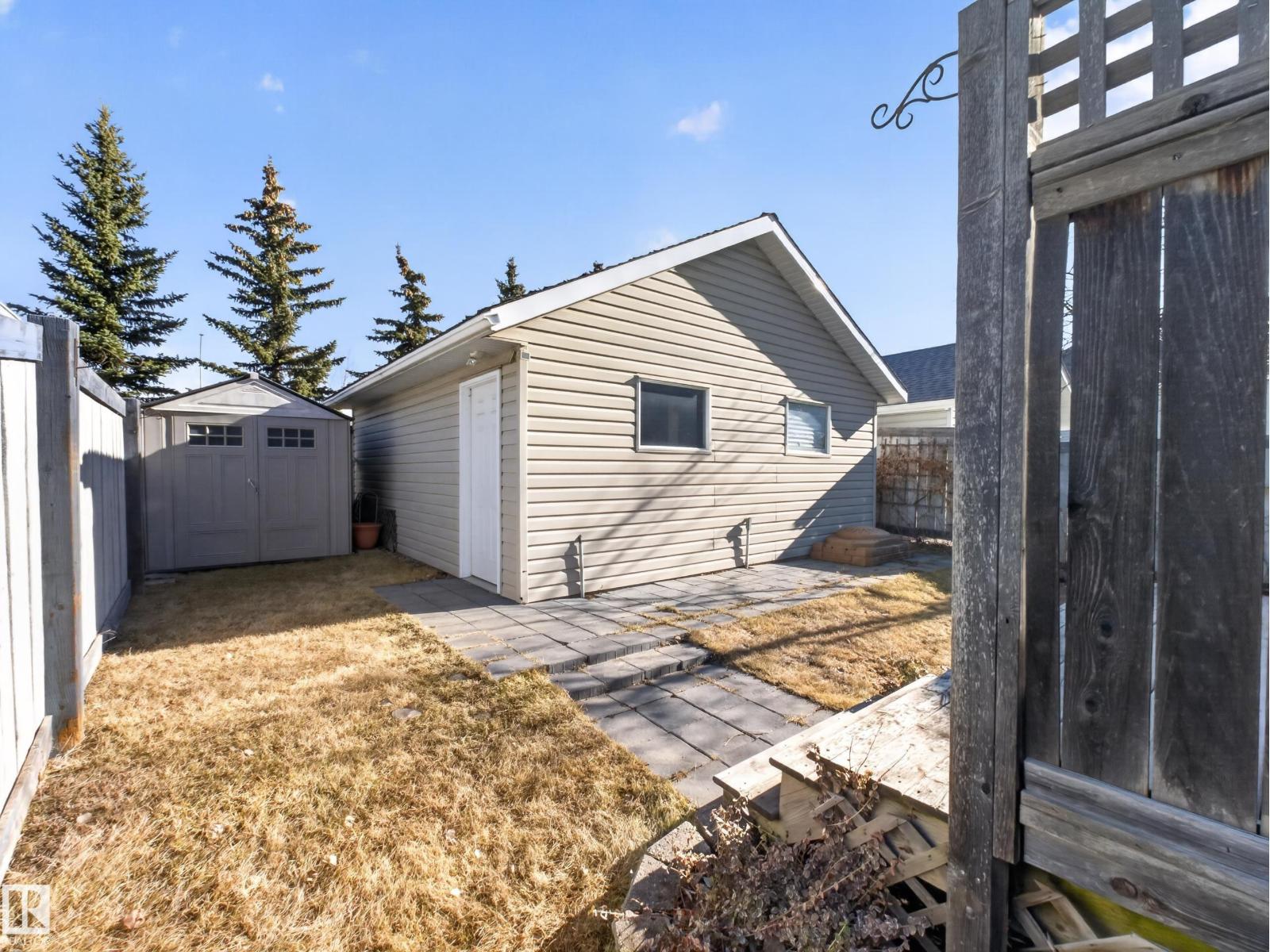 7912 10 AV SW - 27