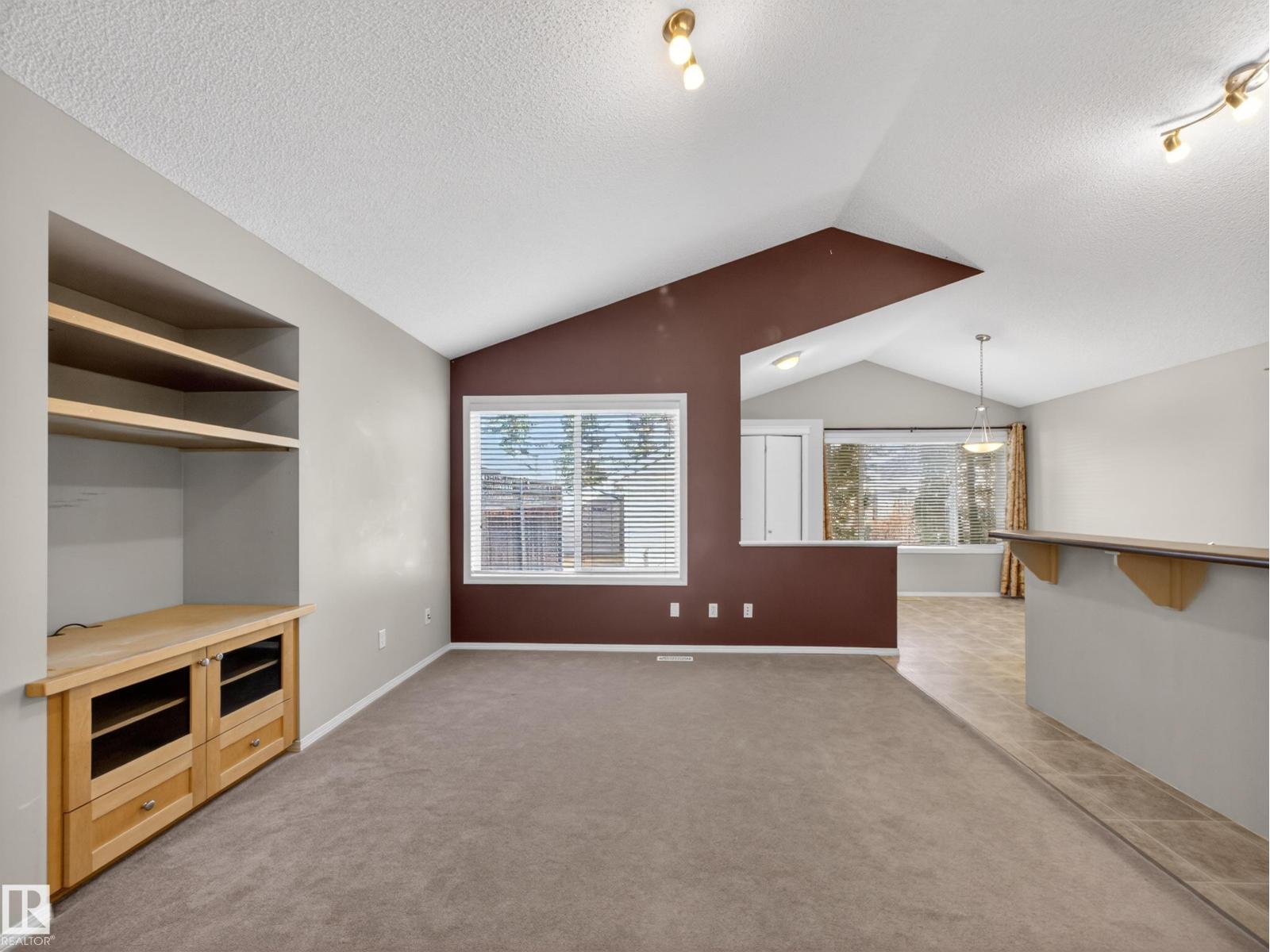 7912 10 AV SW - 7