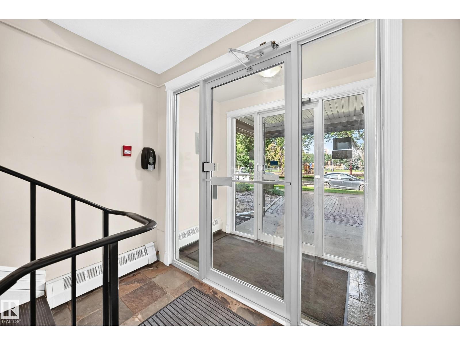#305 10225 117 ST NW - 30