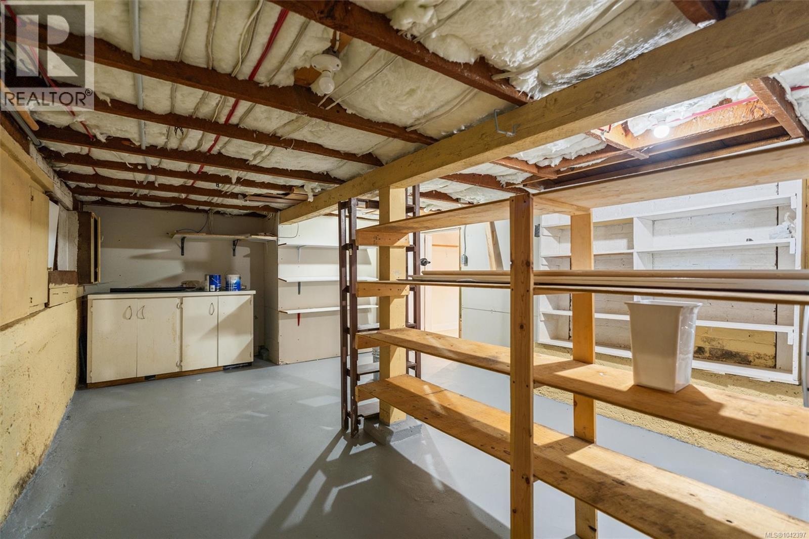 1283 Holloway St, Saanich