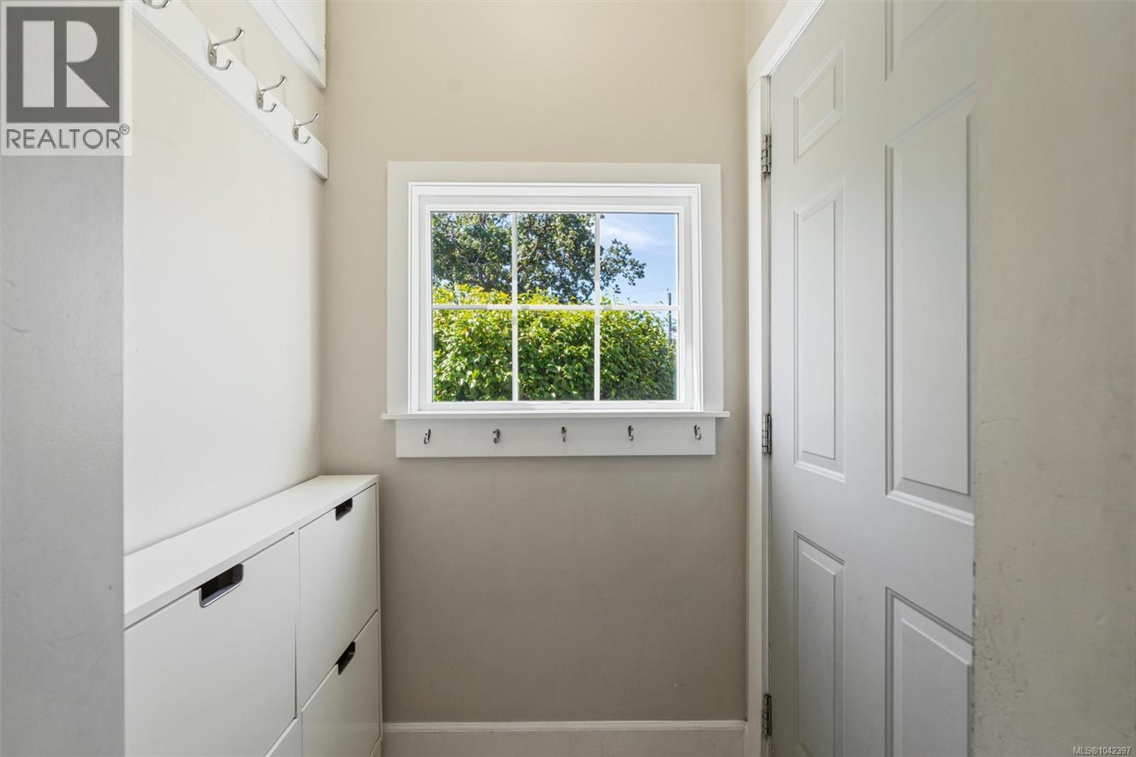 1283 Holloway St, Saanich