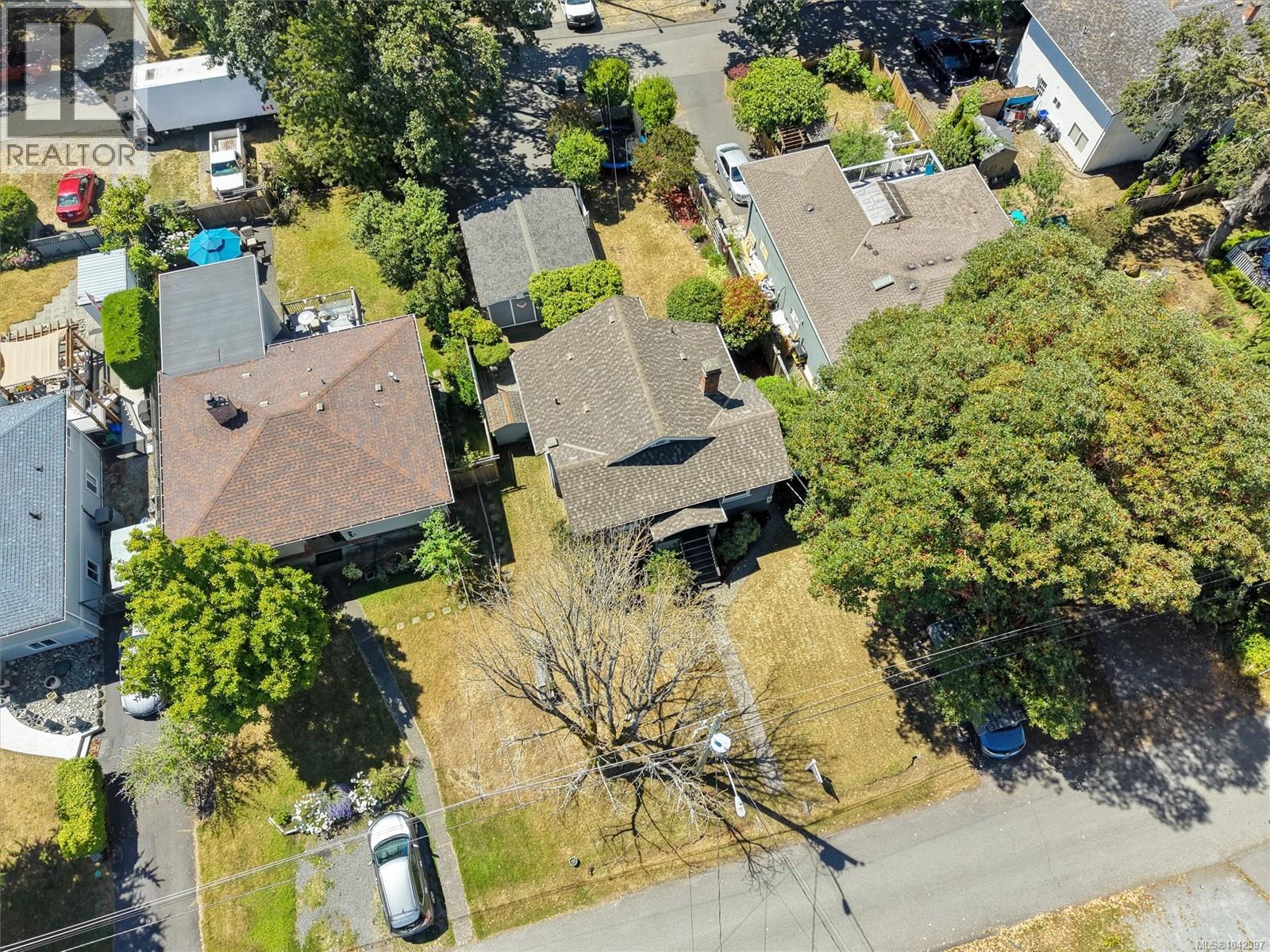 1283 Holloway St, Saanich