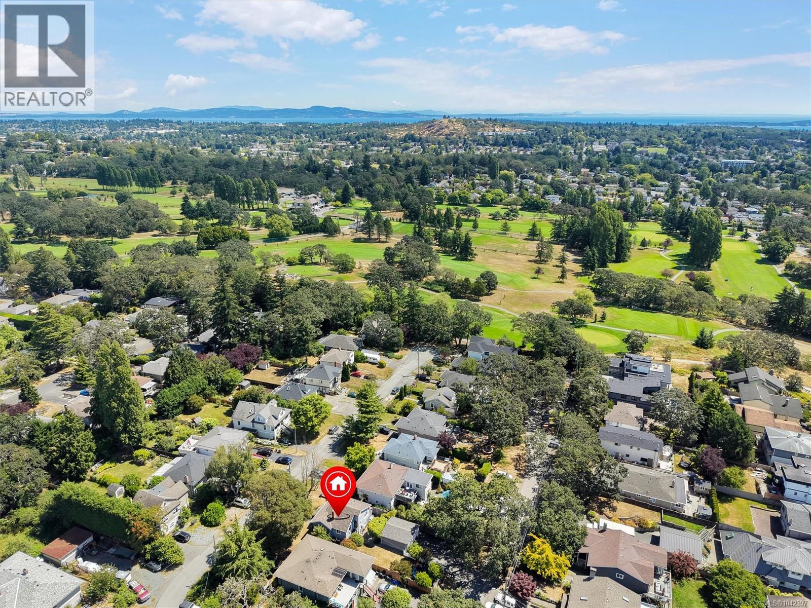 1283 Holloway St, Saanich