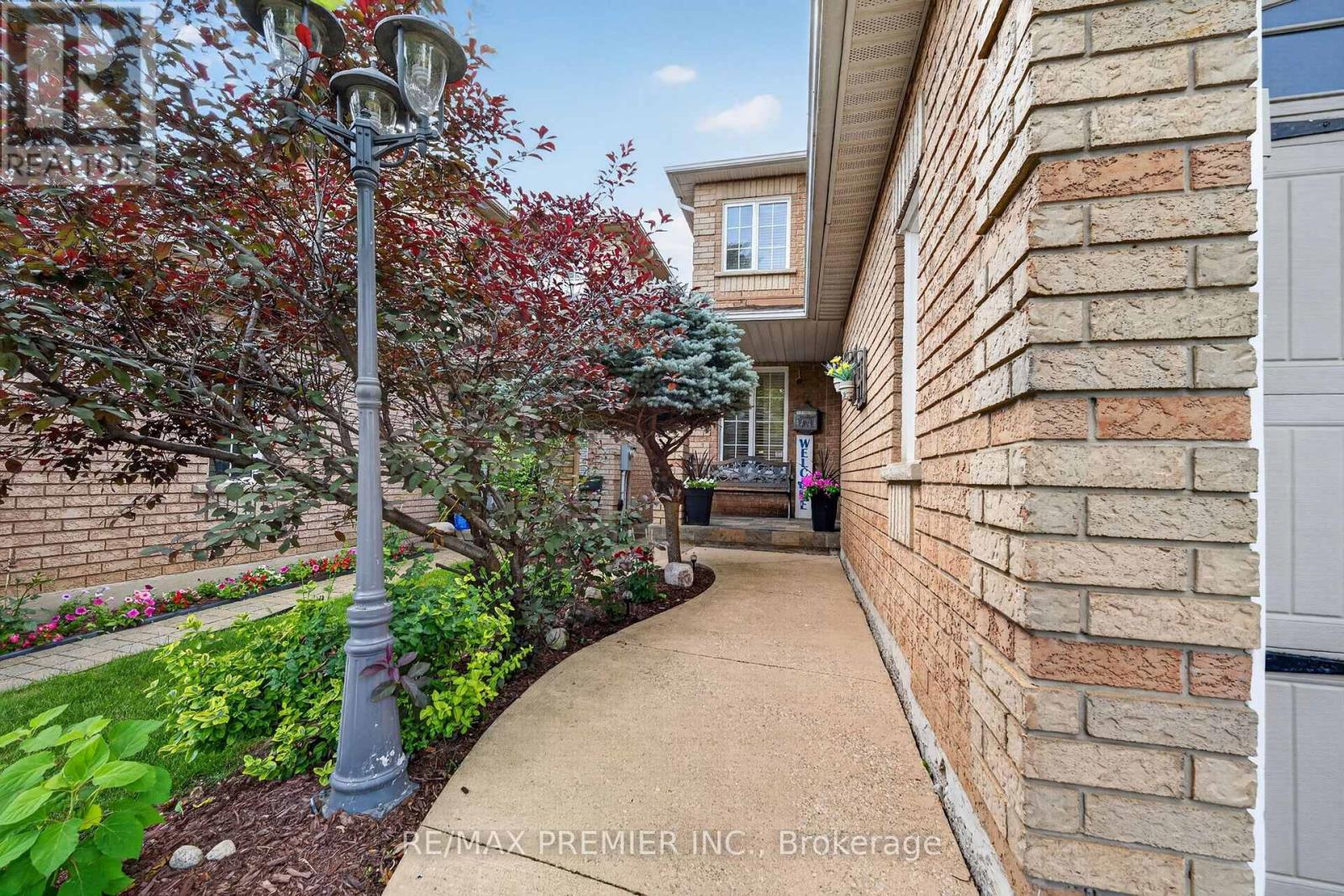 83 ROYAL RIDGE CRESCENT - 2