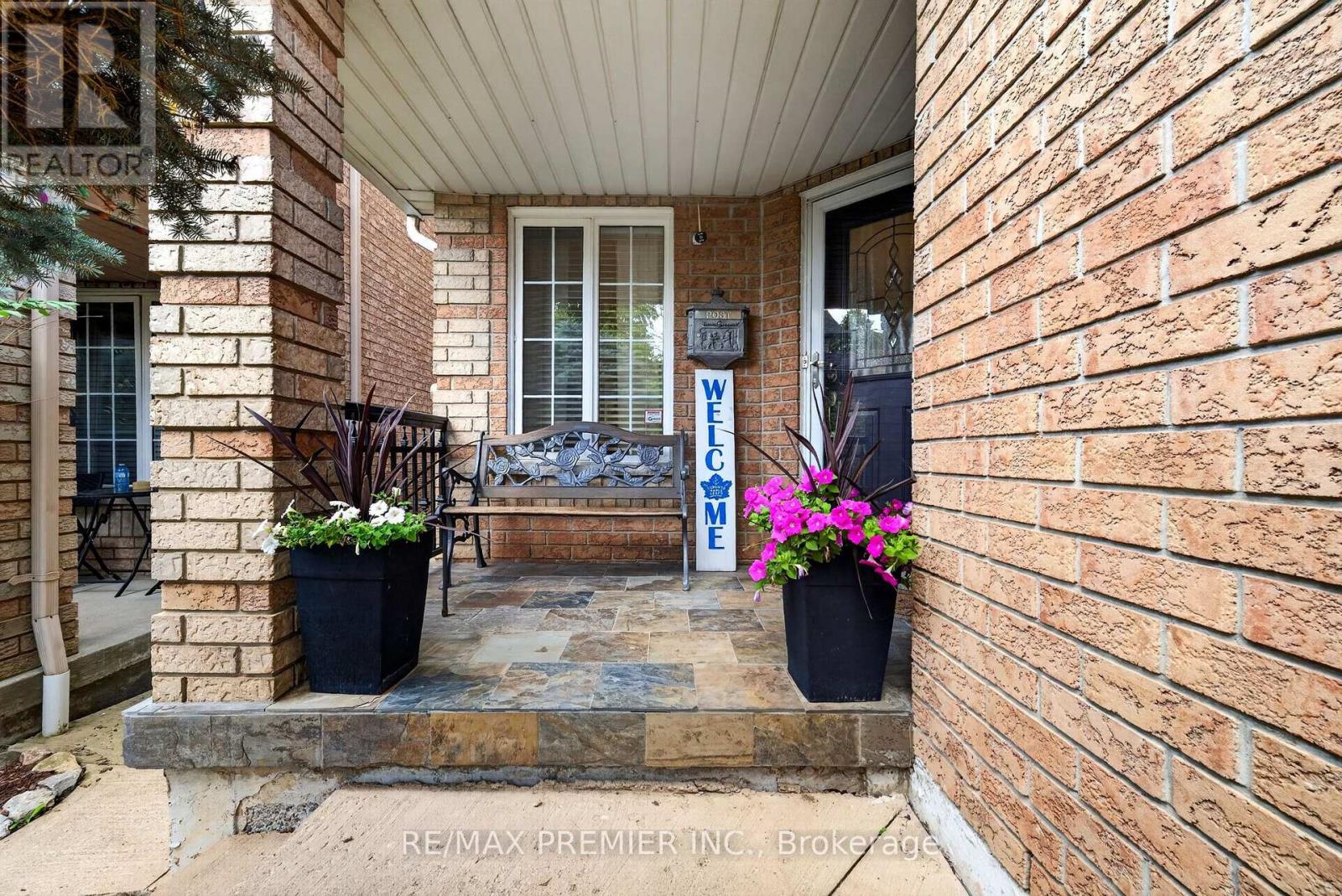 83 ROYAL RIDGE CRESCENT - 3