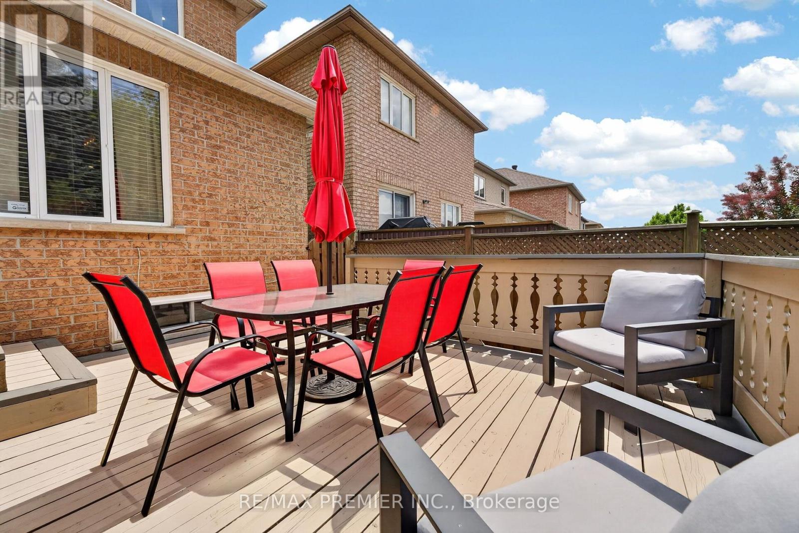 83 ROYAL RIDGE CRESCENT - 31