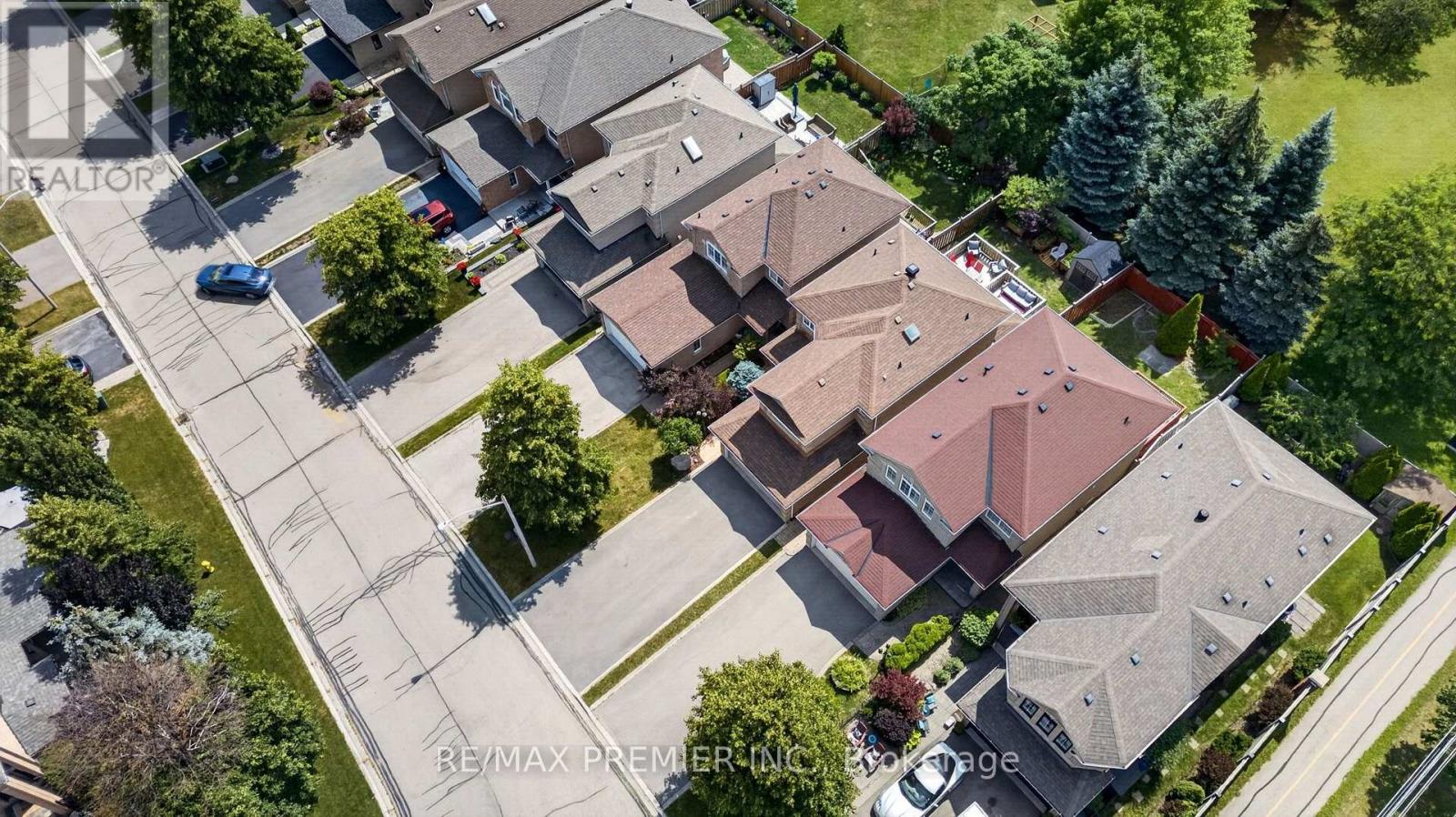 83 ROYAL RIDGE CRESCENT - 36