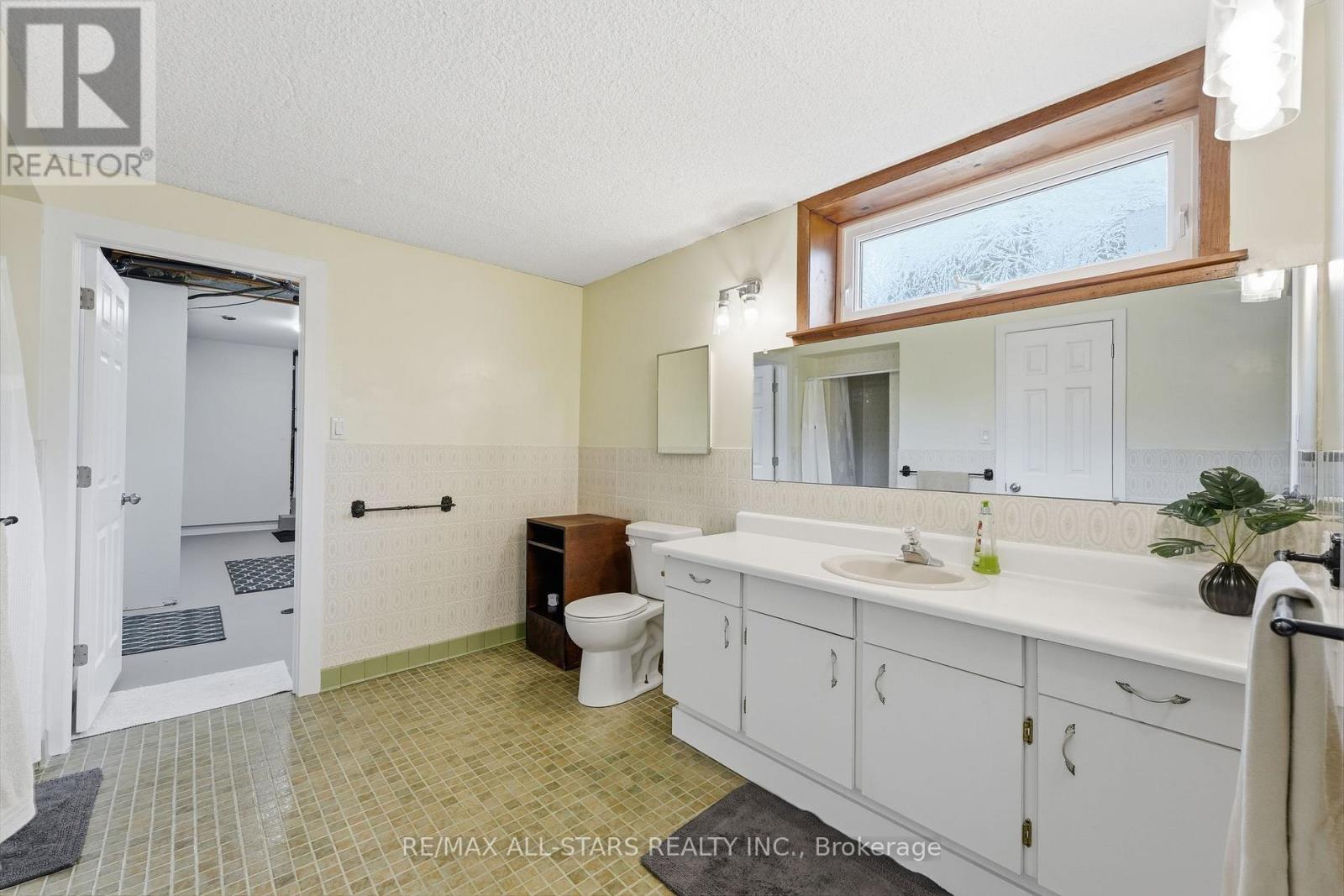 463 RIVERDALE ROAD - 35