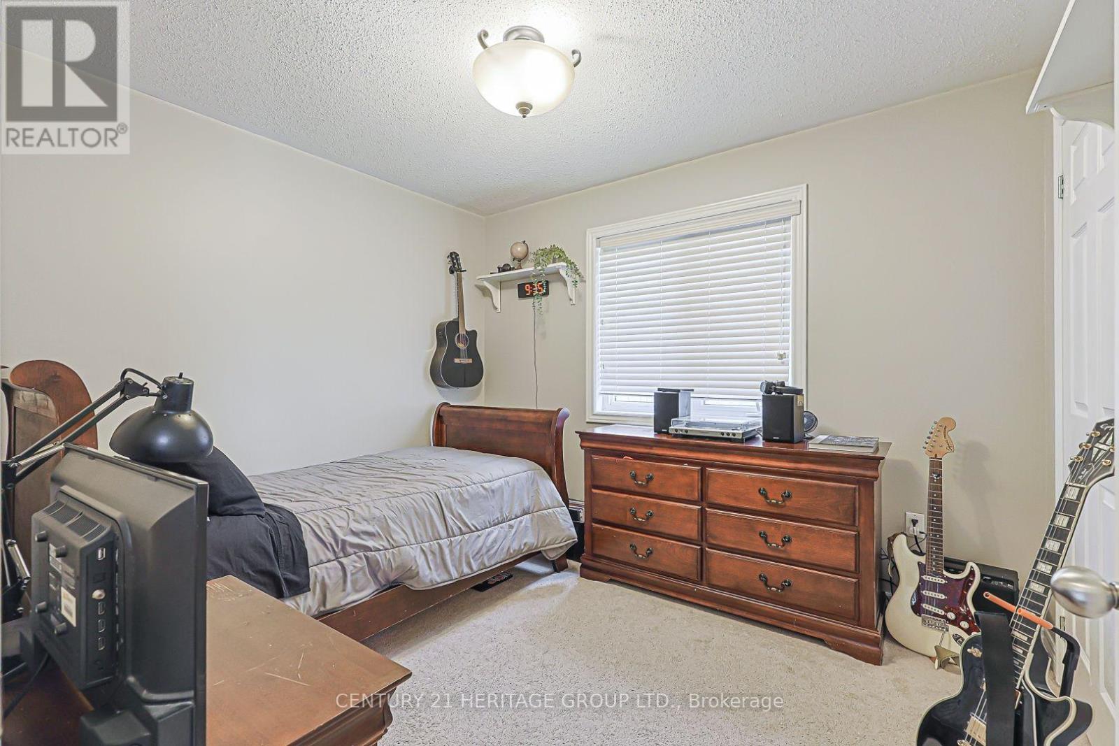 25 BETONY DRIVE - 13
