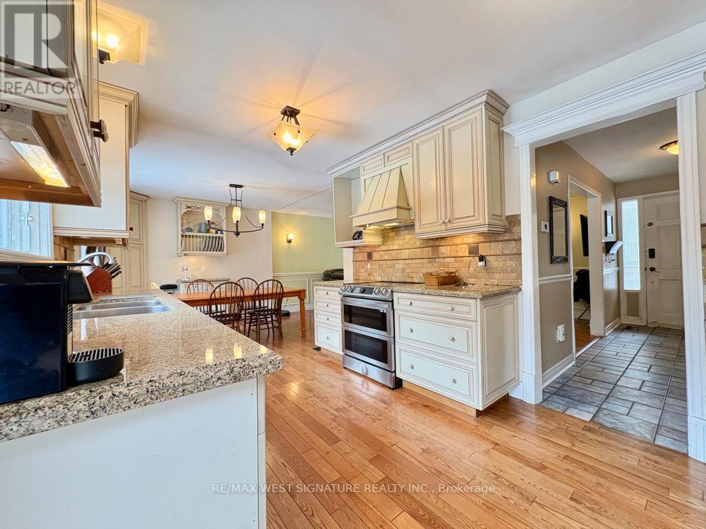 8460 17TH SIDE ROAD - 8