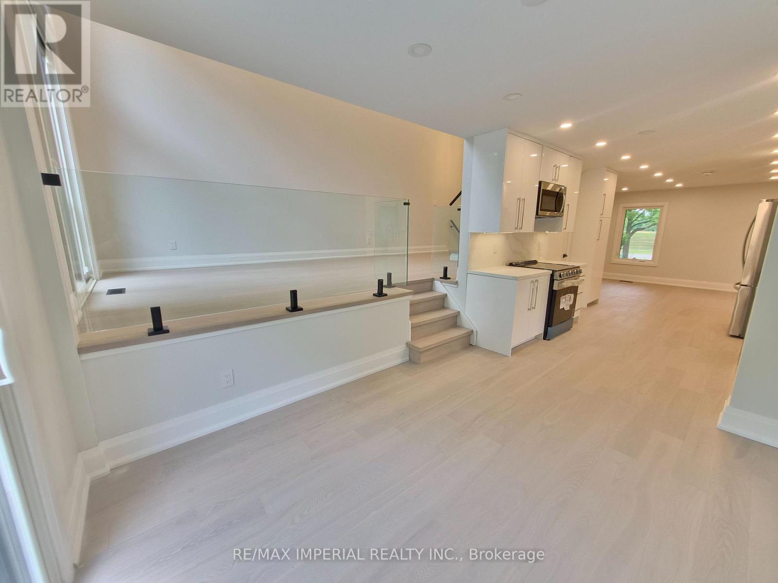 191 AVENUE ROAD - 12
