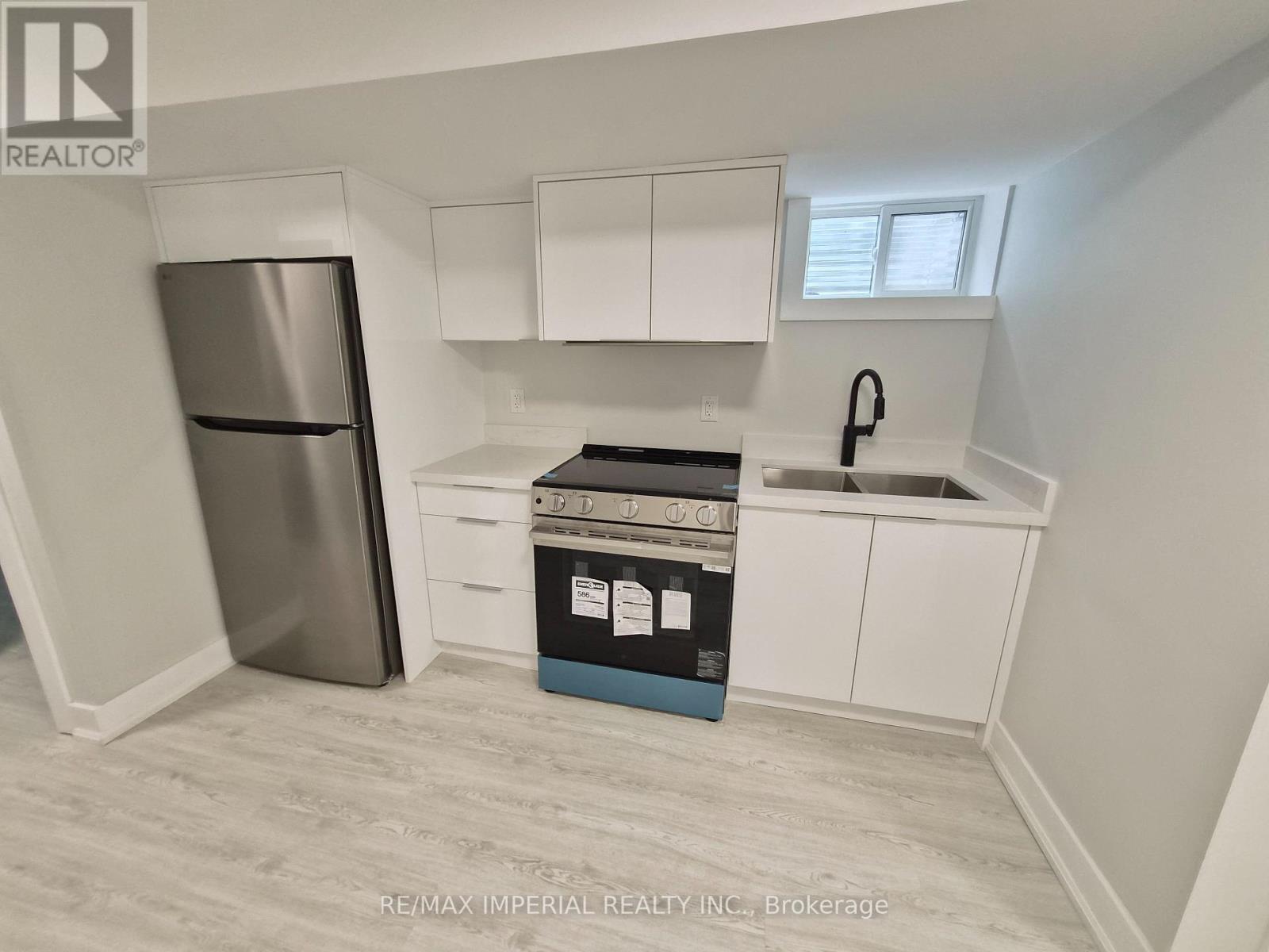 191 AVENUE ROAD - 22