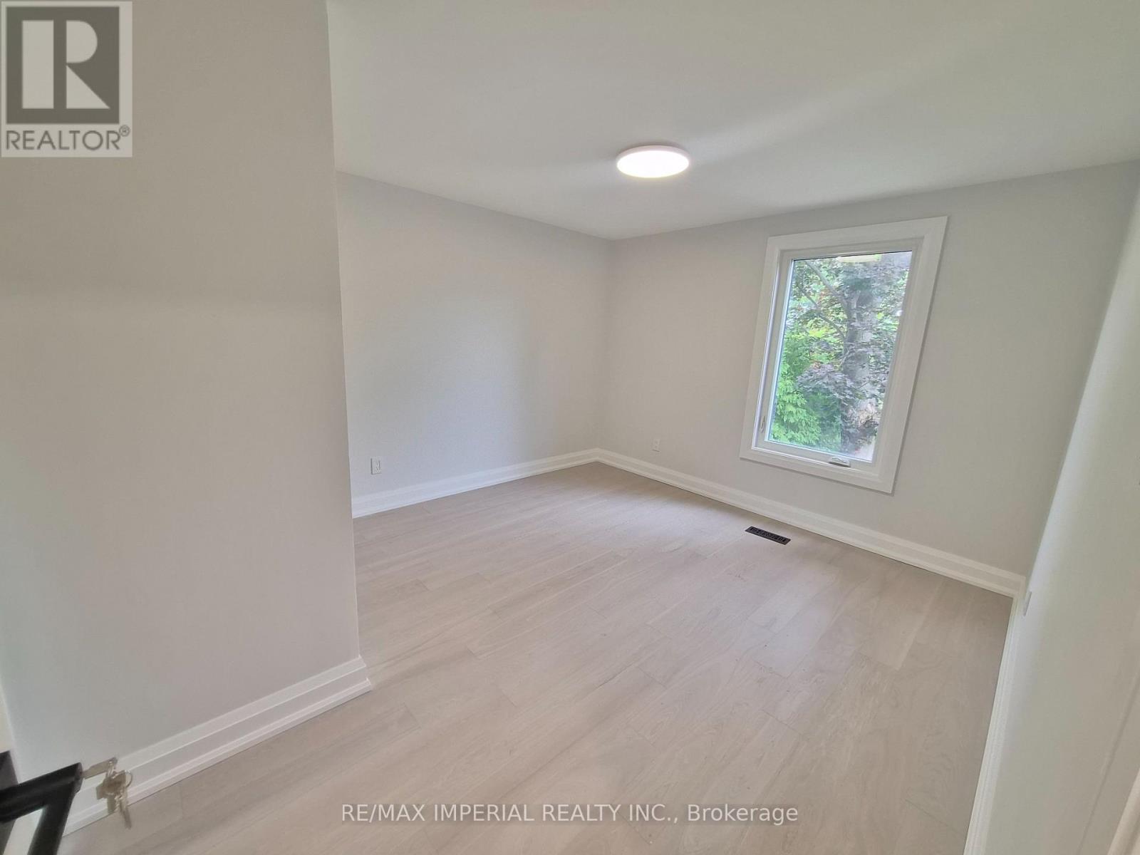 191 AVENUE ROAD - 29
