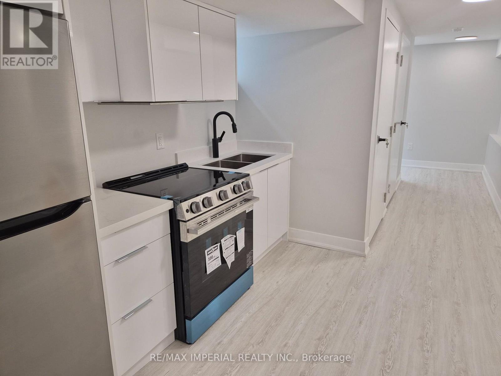 191 AVENUE ROAD - 36