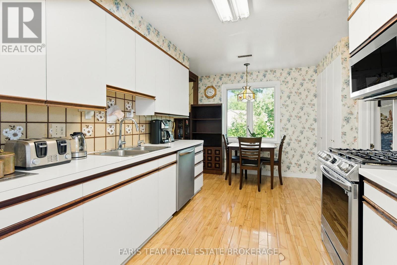 193 GOUETT STREET - 7