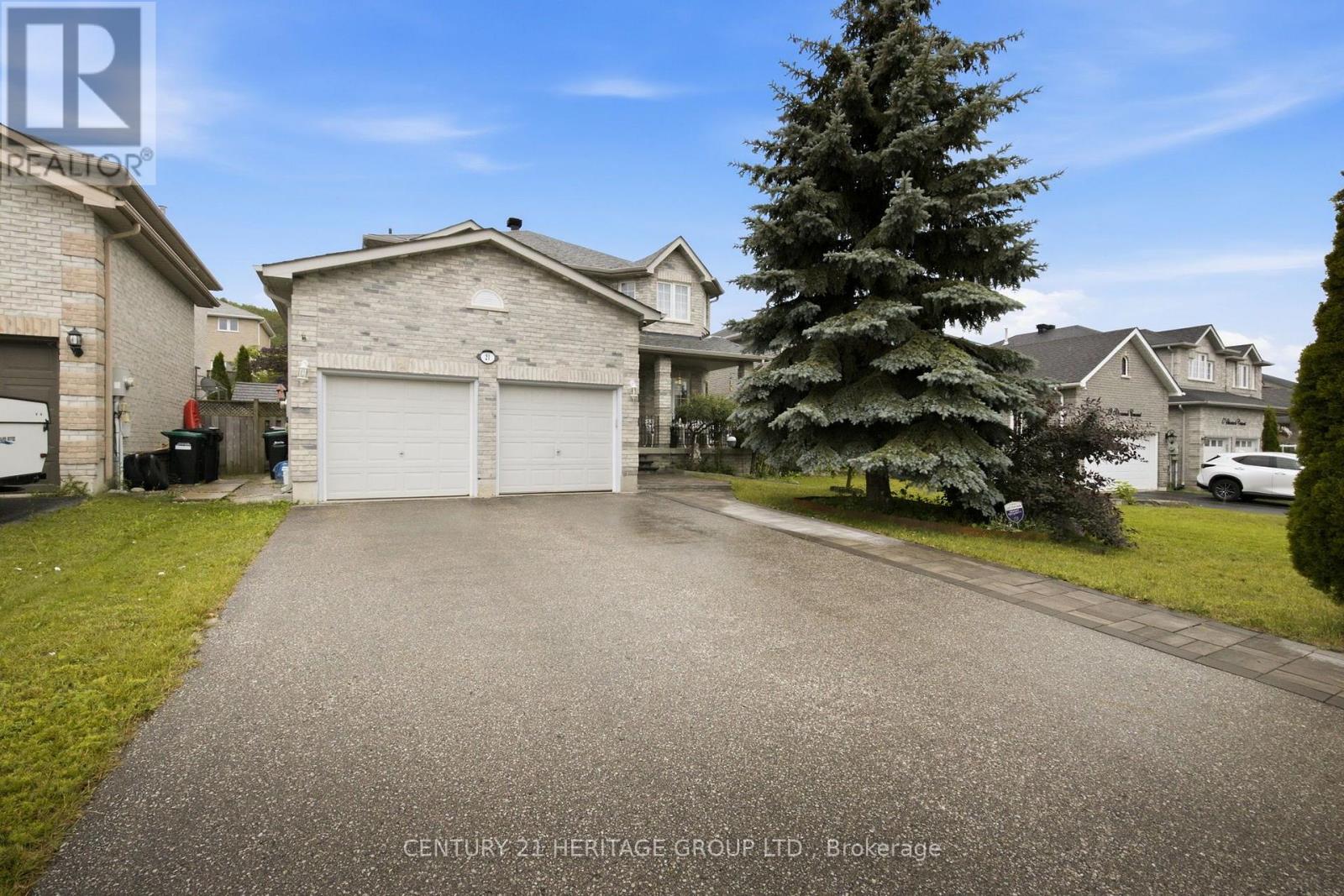 21 SILVERCREEK CRESCENT - 1