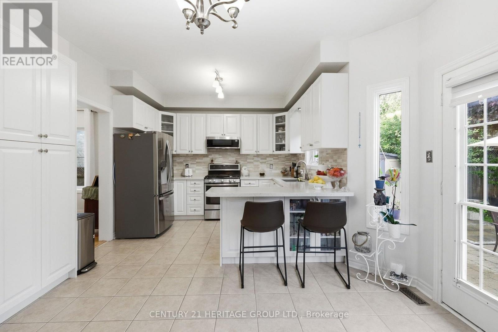 21 SILVERCREEK CRESCENT - 10