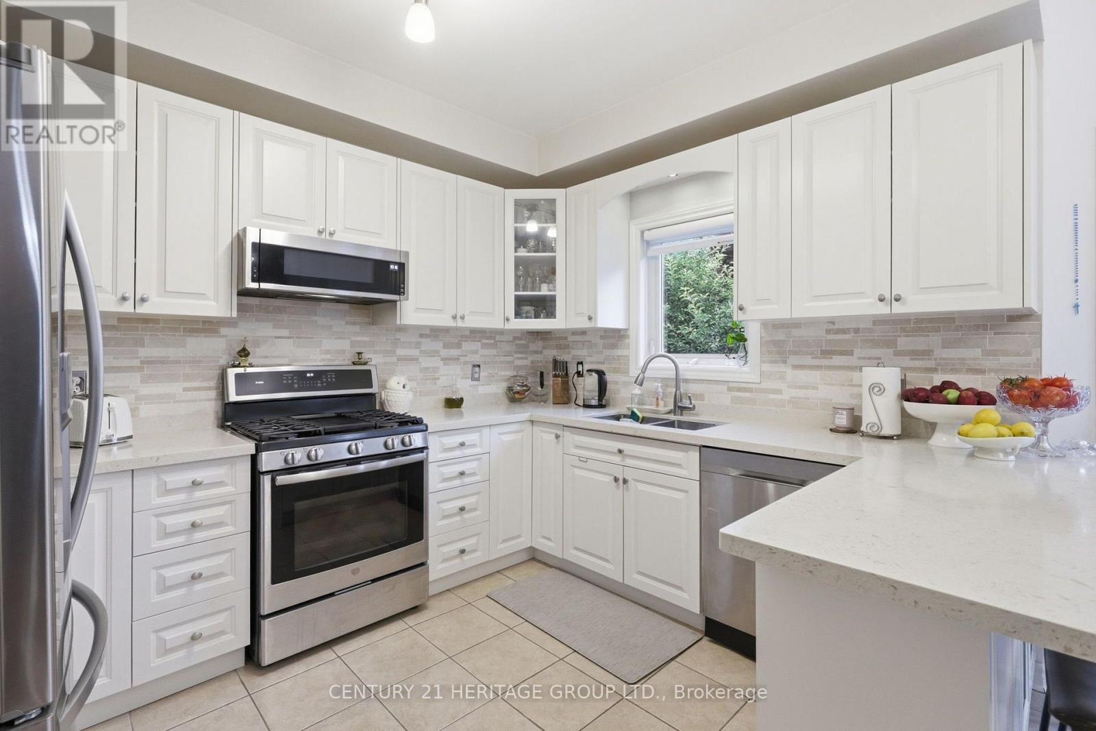 21 SILVERCREEK CRESCENT - 12